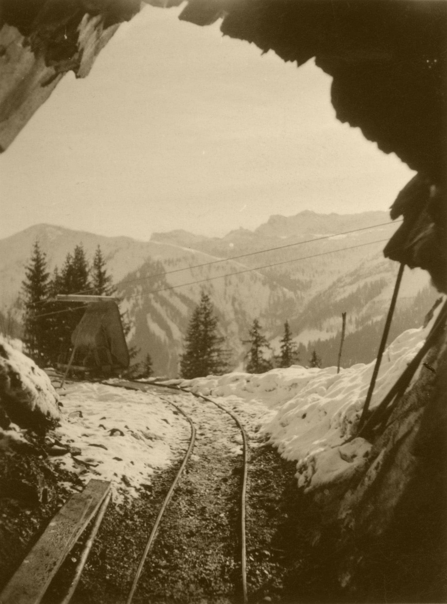 Blick aus dem Ölschieferstollen