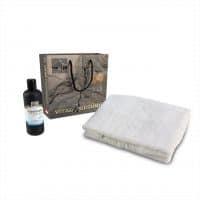 Pflegeset mit Haarshampoo und Handtuch